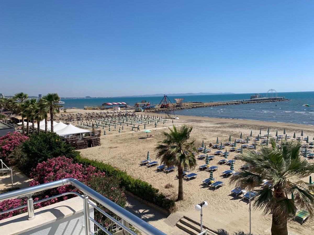 Wave Beachfront Apartments Дуррес Экстерьер фото