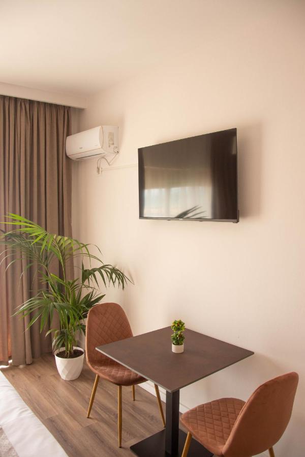 Wave Beachfront Apartments Дуррес Экстерьер фото