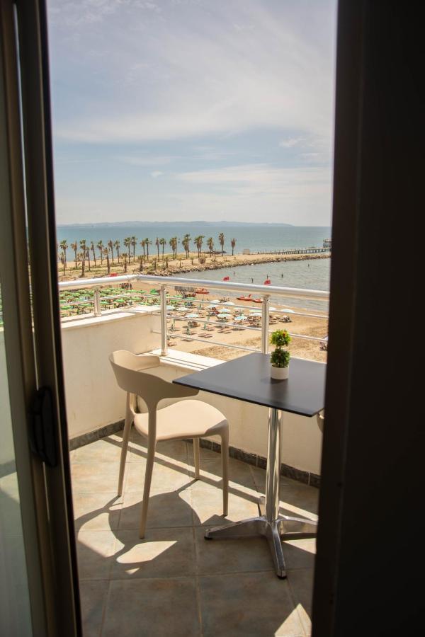 Wave Beachfront Apartments Дуррес Экстерьер фото