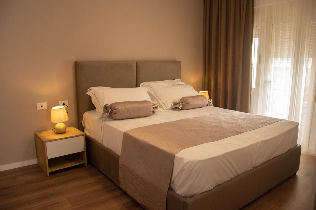 Wave Beachfront Apartments Дуррес Экстерьер фото