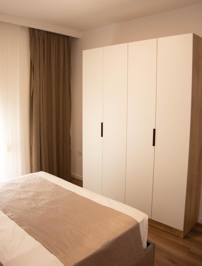 Wave Beachfront Apartments Дуррес Экстерьер фото
