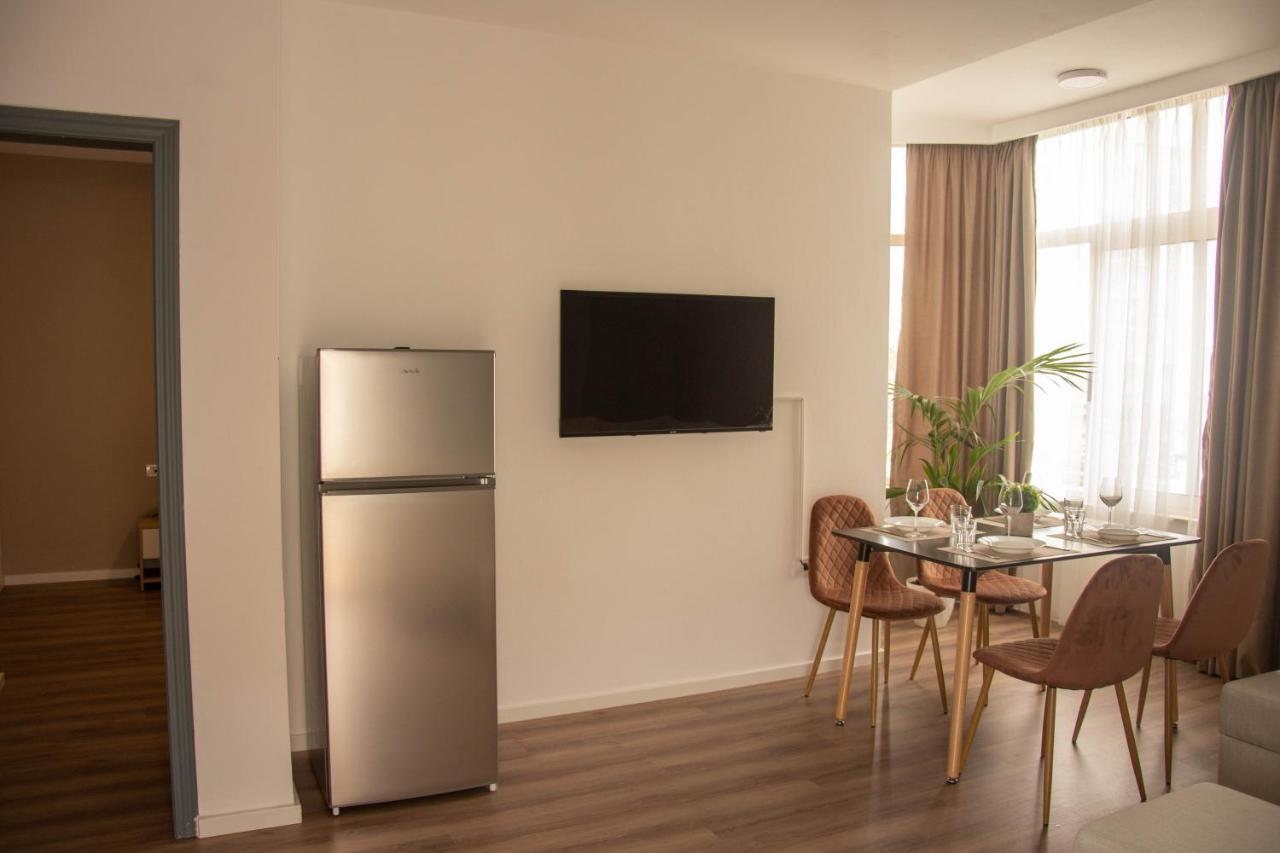 Wave Beachfront Apartments Дуррес Экстерьер фото