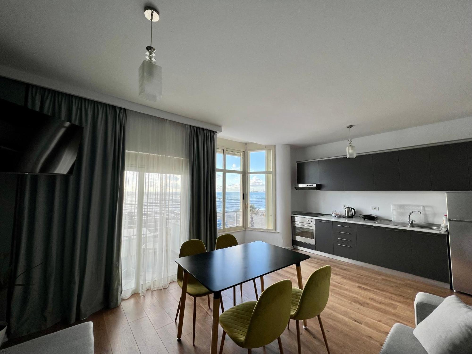 Wave Beachfront Apartments Дуррес Экстерьер фото