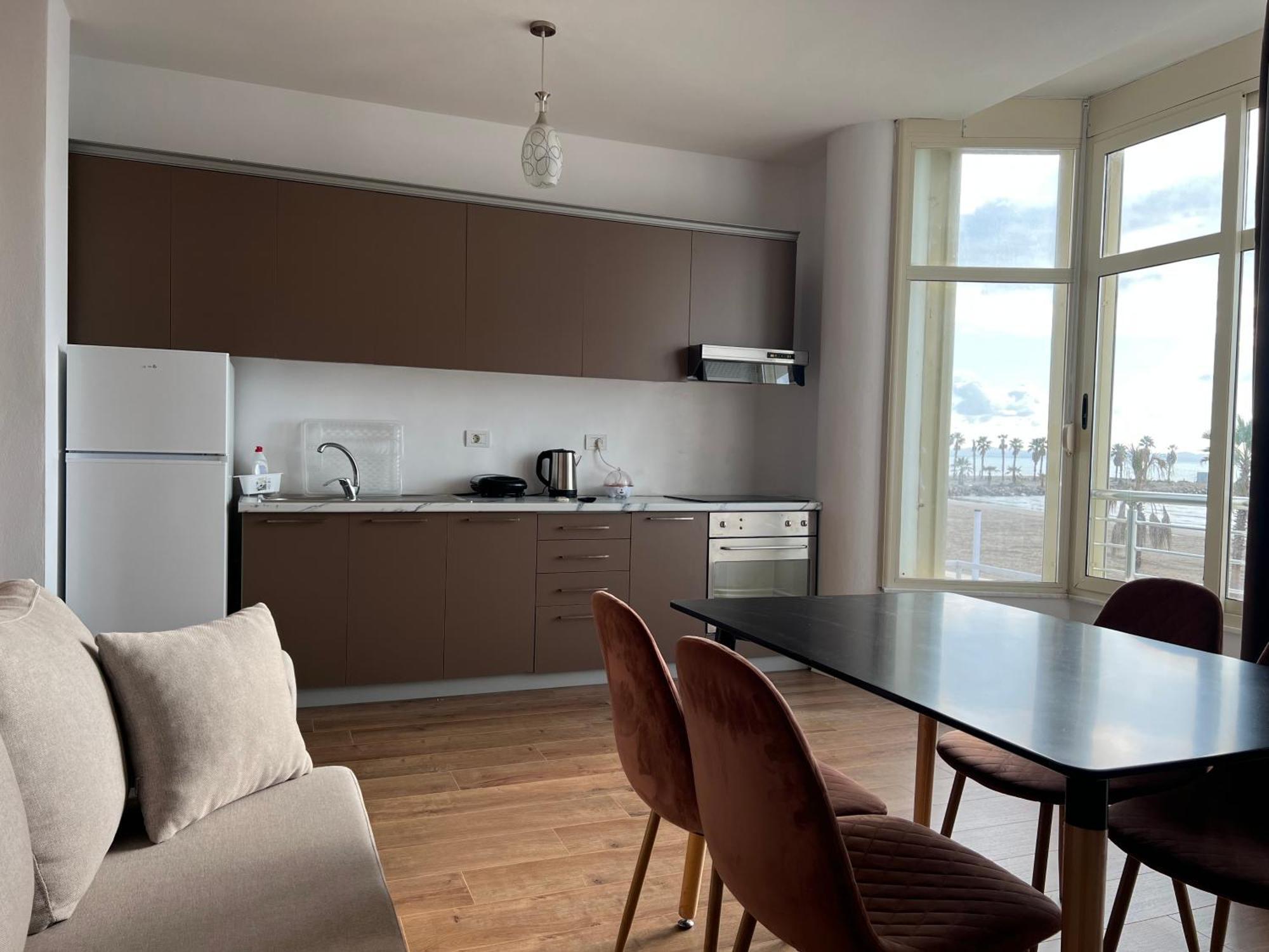 Wave Beachfront Apartments Дуррес Экстерьер фото