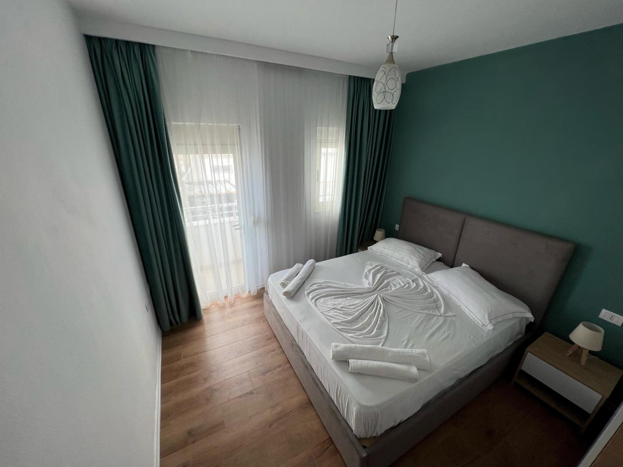 Wave Beachfront Apartments Дуррес Экстерьер фото