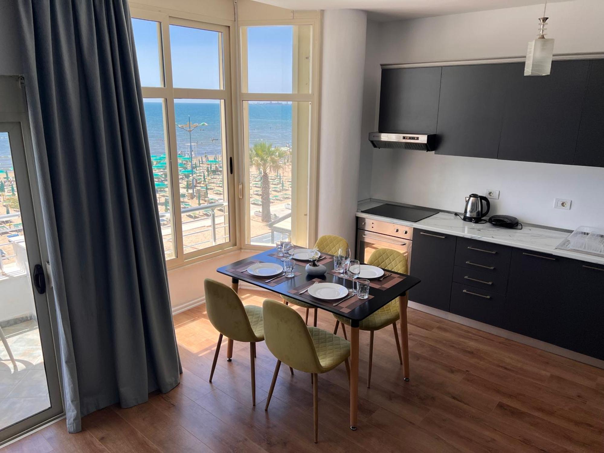 Wave Beachfront Apartments Дуррес Экстерьер фото