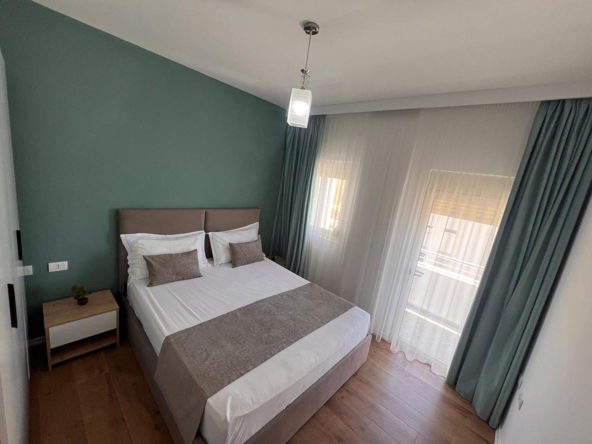Wave Beachfront Apartments Дуррес Экстерьер фото