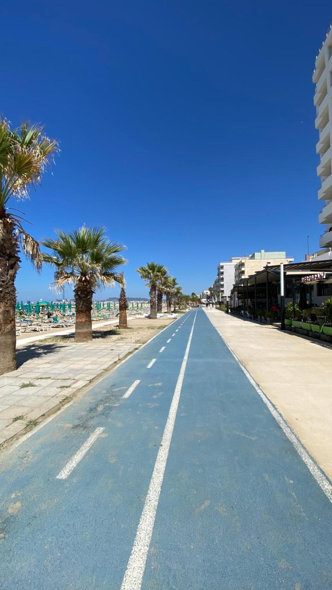 Wave Beachfront Apartments Дуррес Экстерьер фото