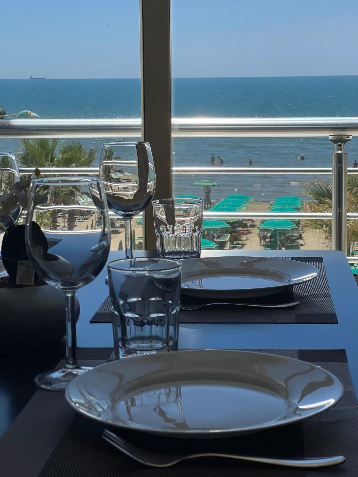 Wave Beachfront Apartments Дуррес Экстерьер фото